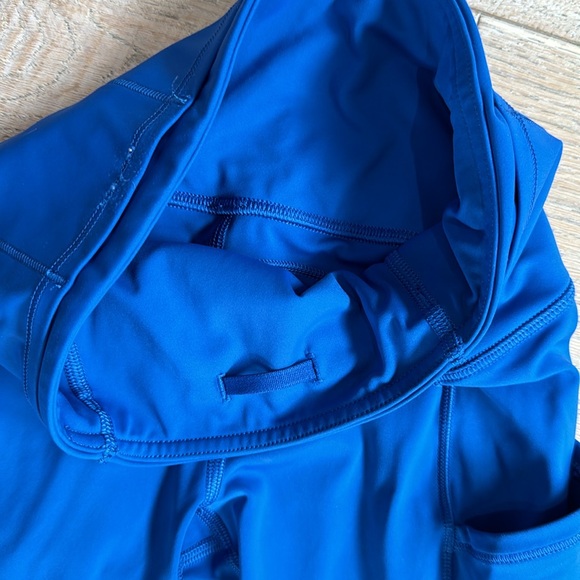 EUC lululemon leggings with pockets size 2 electric blue. Excellent, like new! - Picture 3 of 6